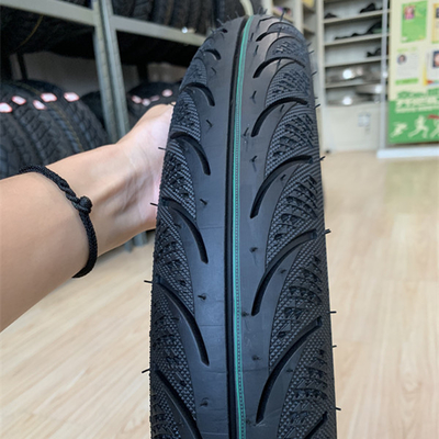Motorradreifen 80/90-17 mit Wettbewerbsfähigkeit und Produktionskapazität von 5000 Stück pro Tag