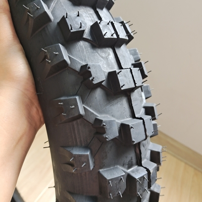 Motorradreifen 4.60-17 Rohrlos und Rohrlos mit Produktionskapazität 5000 Stück pro Tag