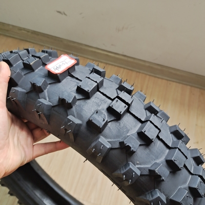 Motorradreifen 4.60-17 Rohrlos und Rohrlos mit Produktionskapazität 5000 Stück pro Tag