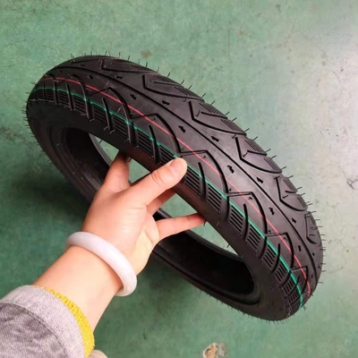 5000 Stück pro Tag Produktionskapazität Motorradreifen mit tiefgreifendem Designmuster