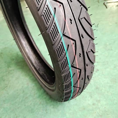 5000 Stück pro Tag Produktionskapazität Motorradreifen mit tiefgreifendem Designmuster