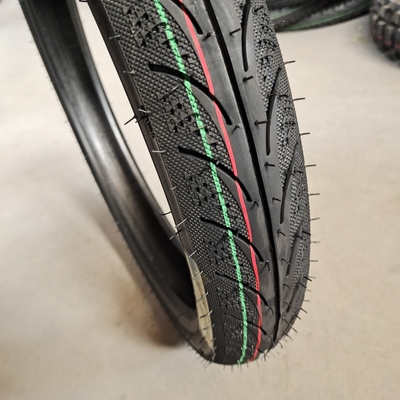 Hohe Produktionskapazität 275-17 Motorradreifen mit tiefem Musterdesign auf dem Markt