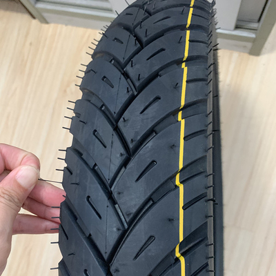 Hohe Produktionskapazität 275-17 Motorradreifen mit tiefem Musterdesign auf dem Markt