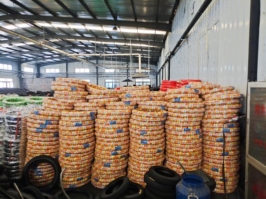 90/90-18 90/90-17 110/90-16 110/90-17 100/90-17 Rohrloser Motorradreifen Eigener 300-18