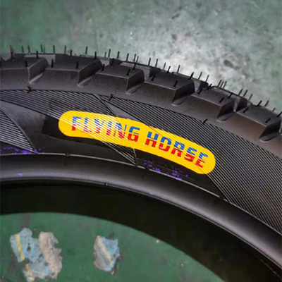 Tiefentwickelte Motorradreifen 90/90-18 für den Hafen von Qingdao