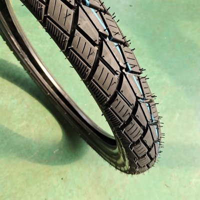 Deep Design Motorradreifen 275-17 5000 Stück pro Tag Kapazität und Deep Pattern Design