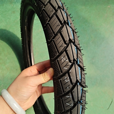 Deep Design Motorradreifen 275-17 5000 Stück pro Tag Kapazität und Deep Pattern Design