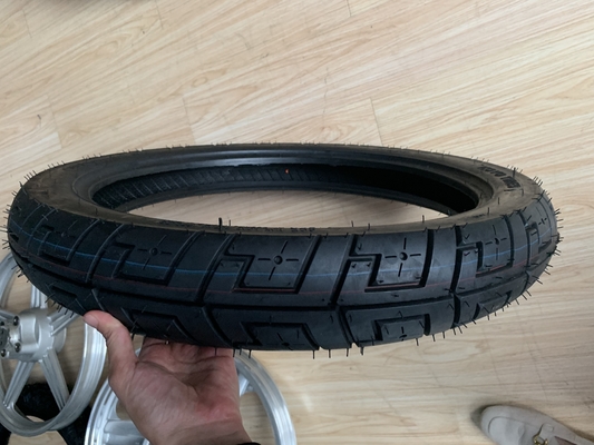 Motorradreifen aus Superkautschuk 90/90/18 mit einer Produktionskapazität von 5000 Stück pro Tag