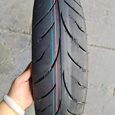 Motorradreifen aus Superkautschuk 140/70 17 Motorrad mit Ladehafen Qingdao Hafen