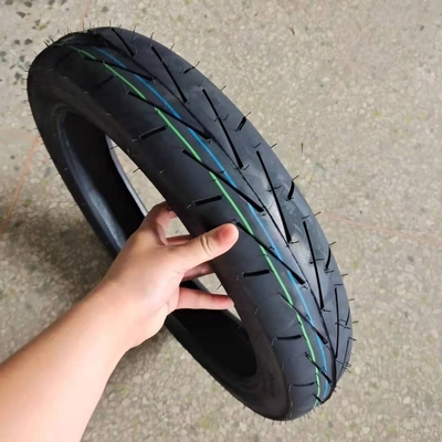 Schwarzer Rundgummi-Motorradreifen für Motorräder Qingdao-Hafen Lieferung innerhalb von 25 Tagen