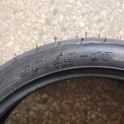 Schwarzer Rundgummi-Motorradreifen für Motorräder Qingdao-Hafen Lieferung innerhalb von 25 Tagen