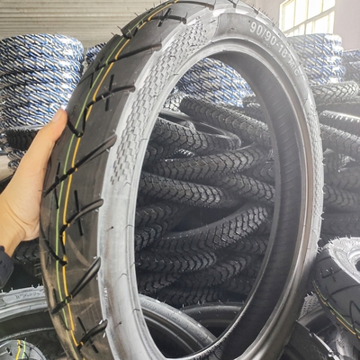 Motorradreifen 90/90-18 mit einer Produktionskapazität von 5000 Stück pro Tag ersetzen/reparieren