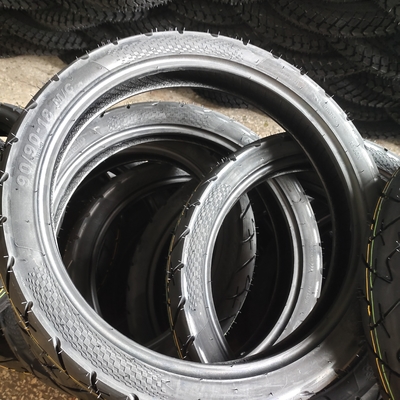 Motorradreifen 90/90-18 mit einer Produktionskapazität von 5000 Stück pro Tag ersetzen/reparieren