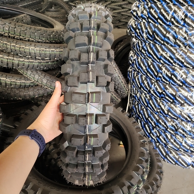 120/80-18 Motorradreifen mit einem Gummigehalt von 35% bis 45% und einem TL 6,5 kg