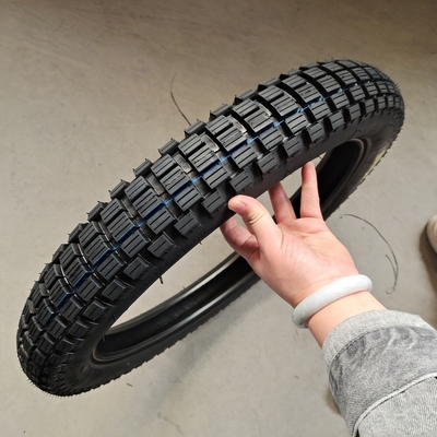 Deep Design 300-18 Gummi-Motorradreifen für höhere Leistung und lange Lebensdauer