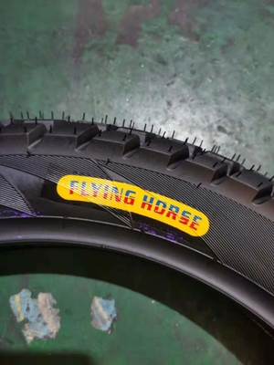 Super Gummi Motorrad Reifen 3,00-17 in mit FOB Qingdao Liefermethoden