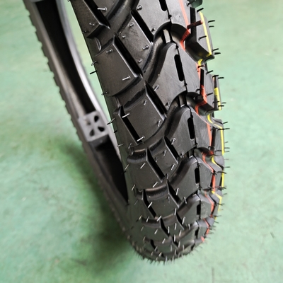 Gummi-Motorradräder Reifen 2,75-18 und mit einer Produktionskapazität von 5000 Stück pro Tag