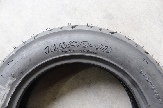 90/90-10 90/100-10 100/90-10 110/90-10 Rohrloser Rollerreifen mit einer Tragfähigkeit von 224 kg