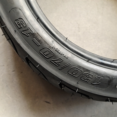 5000 Stück pro Tag Produktionskapazität 13 Zoll Rohrloser 130/70-13 Motorradreifen