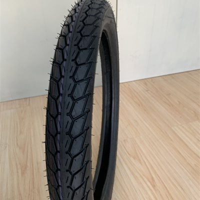 Produktionskapazität 10000 Stück pro Tag für Gummi-Motorradreifen 70/100-17