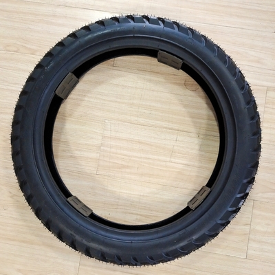 Motorradreifen 100/90-17 5000 Stück pro Tag Produktionskapazität und Lebensdauer 20000 KM