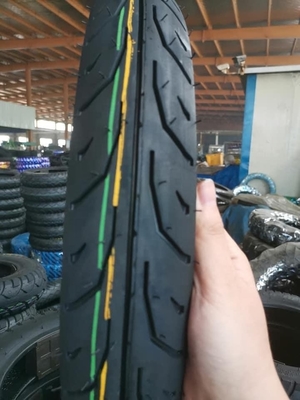 Erschwinglicher 70/80-17 70 80 17 Motorradrohrloser Reifen mit ISO9001-Zertifizierung
