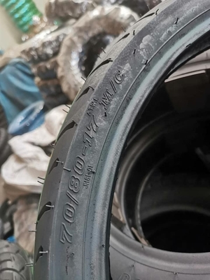 Erschwinglicher 70/80-17 70 80 17 Motorradrohrloser Reifen mit ISO9001-Zertifizierung
