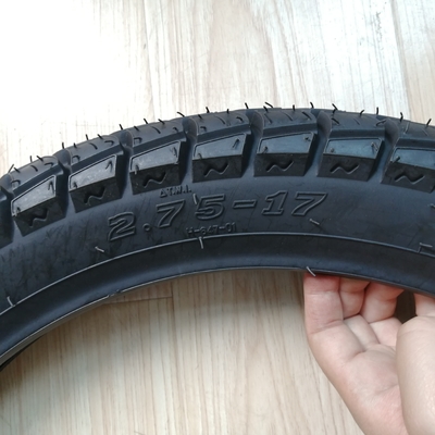Langlebiger Motorradreifen 2.75-17 mit 20000 KM Lebensdauer und langlebiger Reifenhülle