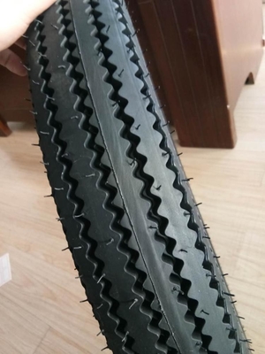 Tiefmusterdesign Motorradreifen mit Innenröhren 4,50-18 4,00-19 für einfache Installation