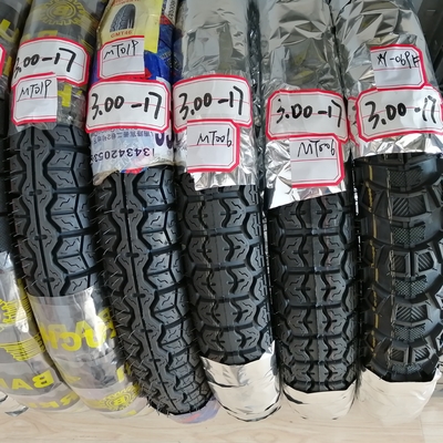 3.00-17 Motorradreifen mit einer Lebensdauer von 20000 KM und einer Produktionskapazität von 5000 Stück/Tag