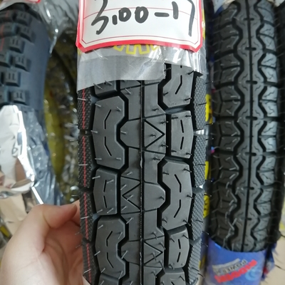 3.00-17 Motorradreifen mit einer Lebensdauer von 20000 KM und einer Produktionskapazität von 5000 Stück/Tag