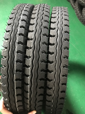 Motorradreifen 18 Zoll 90/90-18 3,00-18 2,50-18 2,25-18 2,75-18 mit Naturkautschuk