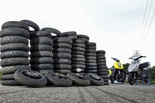 Kautschuk Motorräder Reifengehäuse Größe 300 18 mit Produktionskapazität 5000 Stück pro Tag