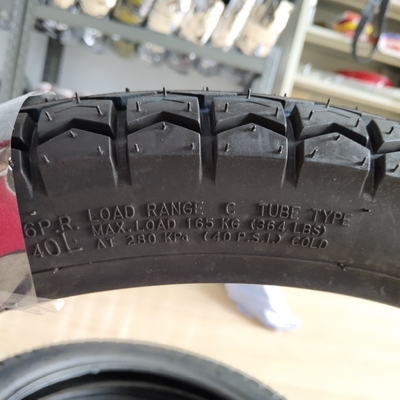 Qingdao-Hafenladen 17 Zoll 275-17 Motorradreifen mit 20000 KM Lebensdauer