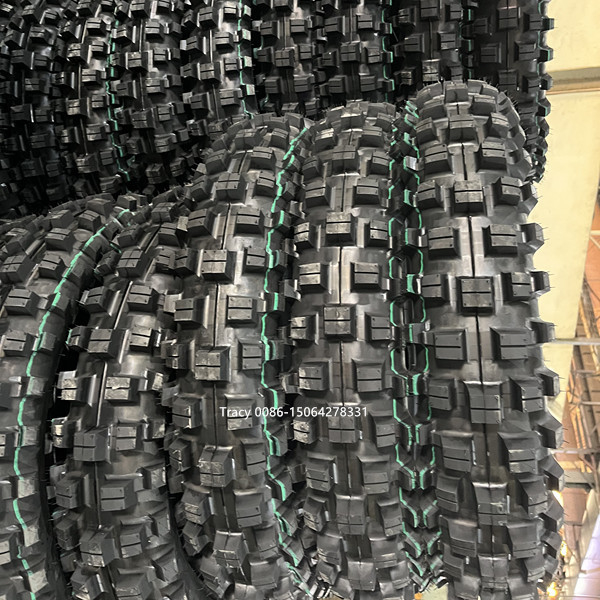 Afrikanischer Markt Beste Wahl Grüner Weichreifen 120/90-18 mit 5000 Stück täglicher Produktion