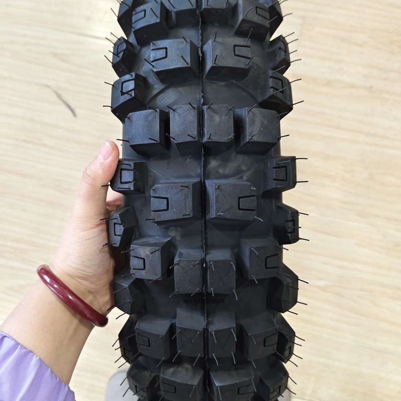 14080-18 1408018 140/80-18 Schwarzer Gummi Reifen Motorradreifen für Motorradräder