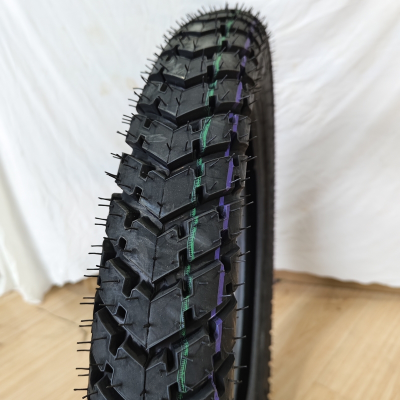 TT/TL Motorradreifen Dreiradreifen zum Austausch/Reparaturzweck im Qingdao-Ladingafen