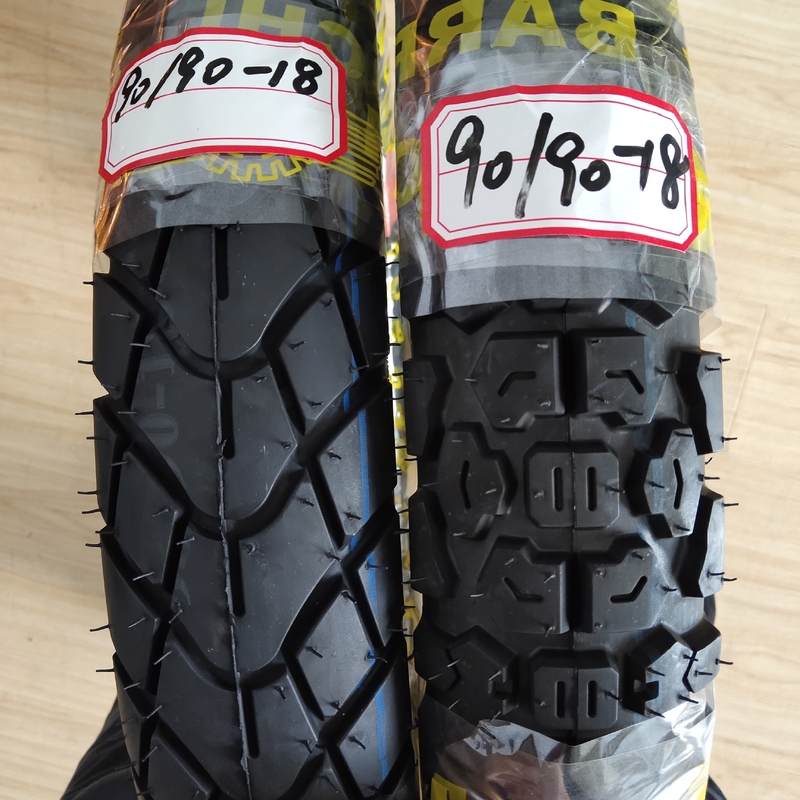 Akzeptabel OEM 90/90-18 Reifen mit Bias-Struktur und von Super Factor