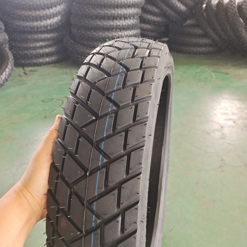 Erschwinglicher 110/80-17 Natrual Gummi Motorradreifen mit OEM in Vietnam akzeptabel