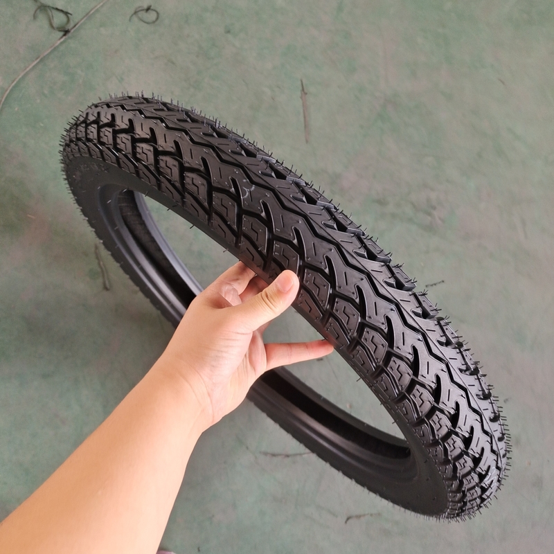 Motorradreifen Reifen 3.00-18 Naturkautschuk Stahl Nylon und akzeptable OEM angeboten