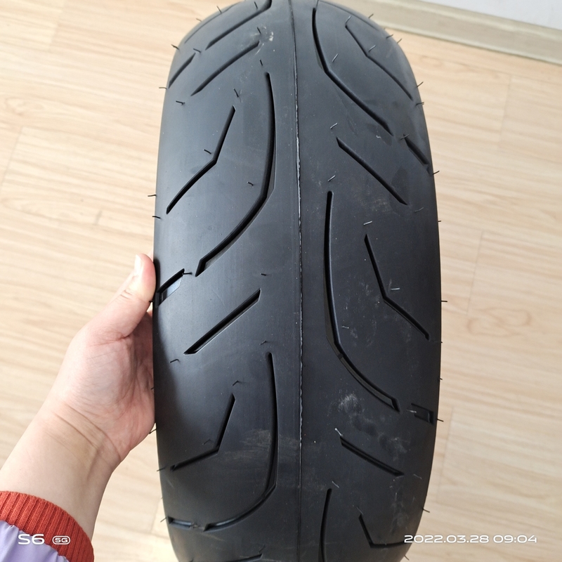 Unübertroffene Erfahrung mit 180/55/17 TL Motorradrohrlosen und 280kpa Luftdruck