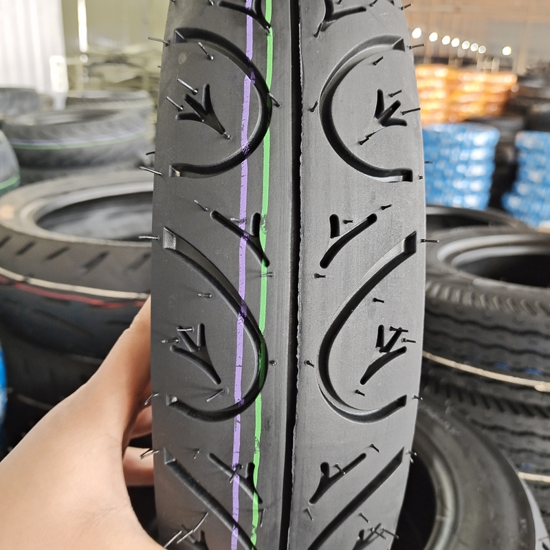 6pr/8pr Kautschukgehalt Rohrtyp Rohrlose Motorradreifen 100/90-10 mit Wettbewerb