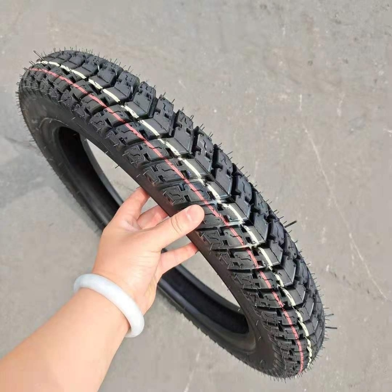 3.00-17 TT Rohrlose Motorradreifen mit ausgezeichneter Verschleißfestigkeit und schwarzer Farbe