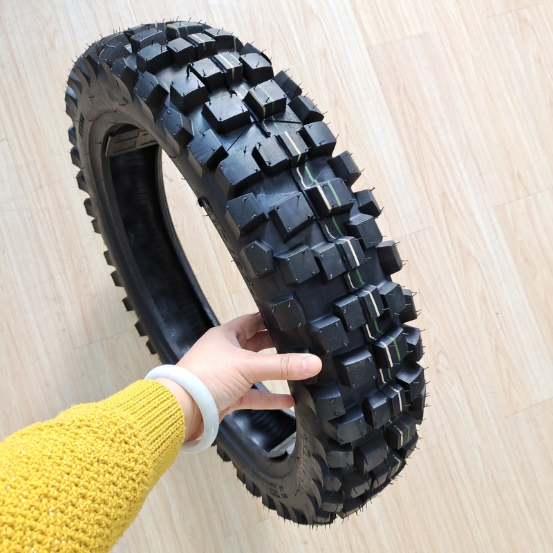 Rohstoff Motorradreifen 110/90-18 Rohrloser Reifen für die Leistung