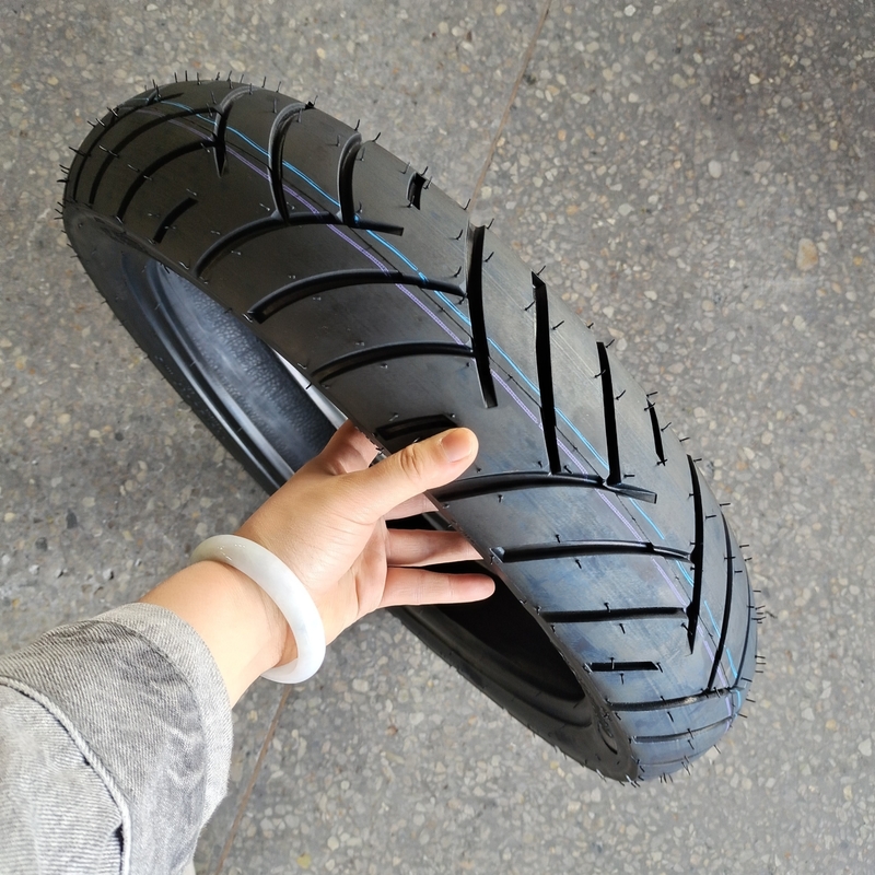 Super 110/80-17 Motorradreifen mit 35% bis 55% Gummigehalt und elastischem Gehäuse