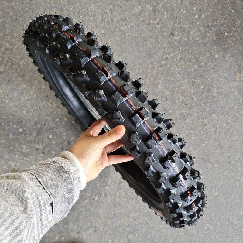 90/90-21 Motorradreifen mit 6PR/8PR Ply-Klassifizierung und schwarzer Farbe auf dem Markt