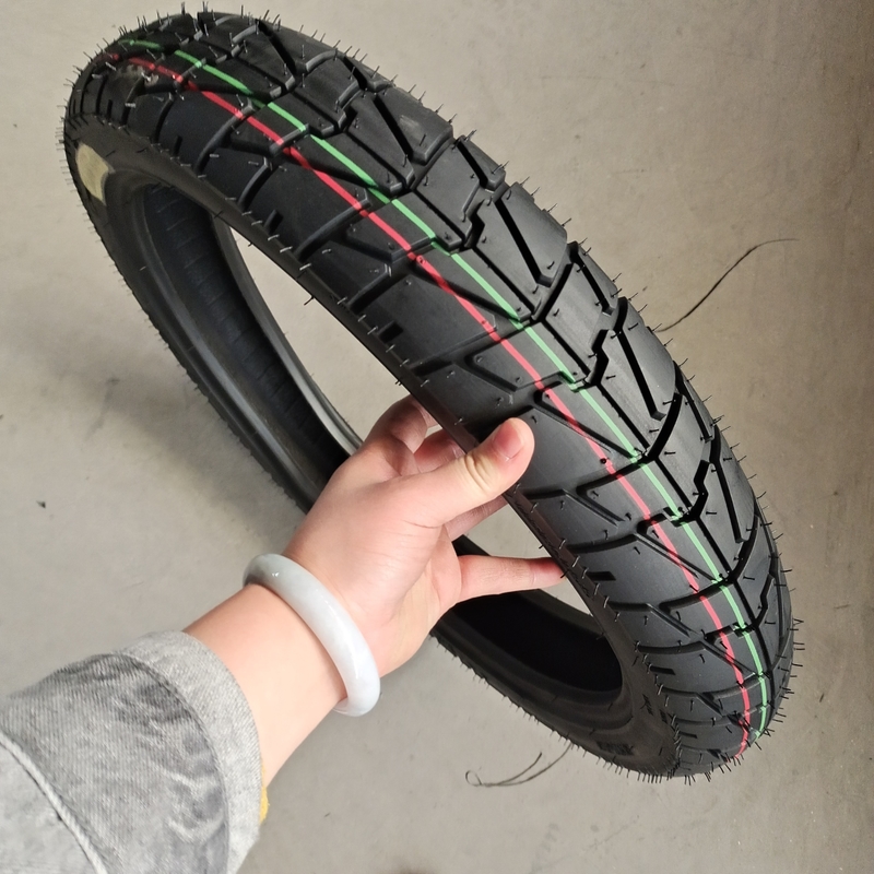 Ausgezeichnete Leistung Motorradreifen und Innenrohr 3.00/3.25-18 mit Natrual Gummi