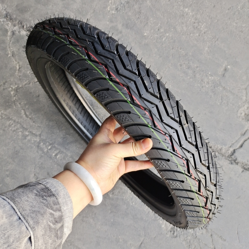 Naturkautschuk Motorradreifen 2,75-16 2,75-17 2,75-18 2,50-17 9090-18 mit Rohstoff