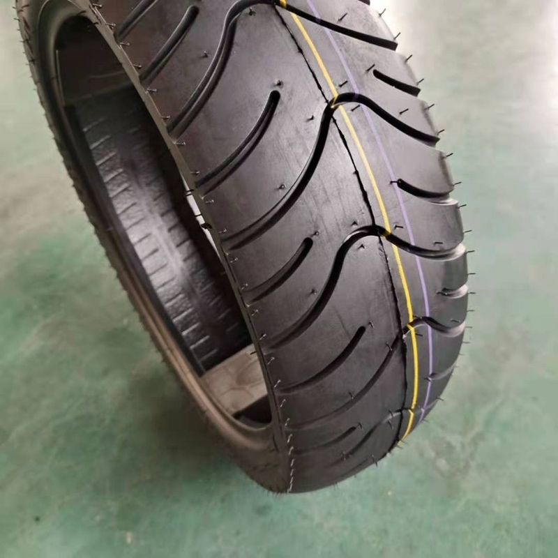 Lassen Sie Ihren Roller mit 3,50-10 Motorradreifen rollen Produktionskapazität 5000 Stück/Tag