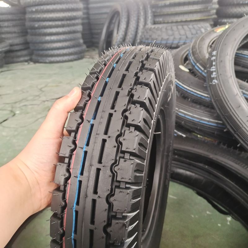 Holen Sie sich Ihren Bajaj Dreirad Motorrad Reifen 4.00-8 durch eine ersetzt